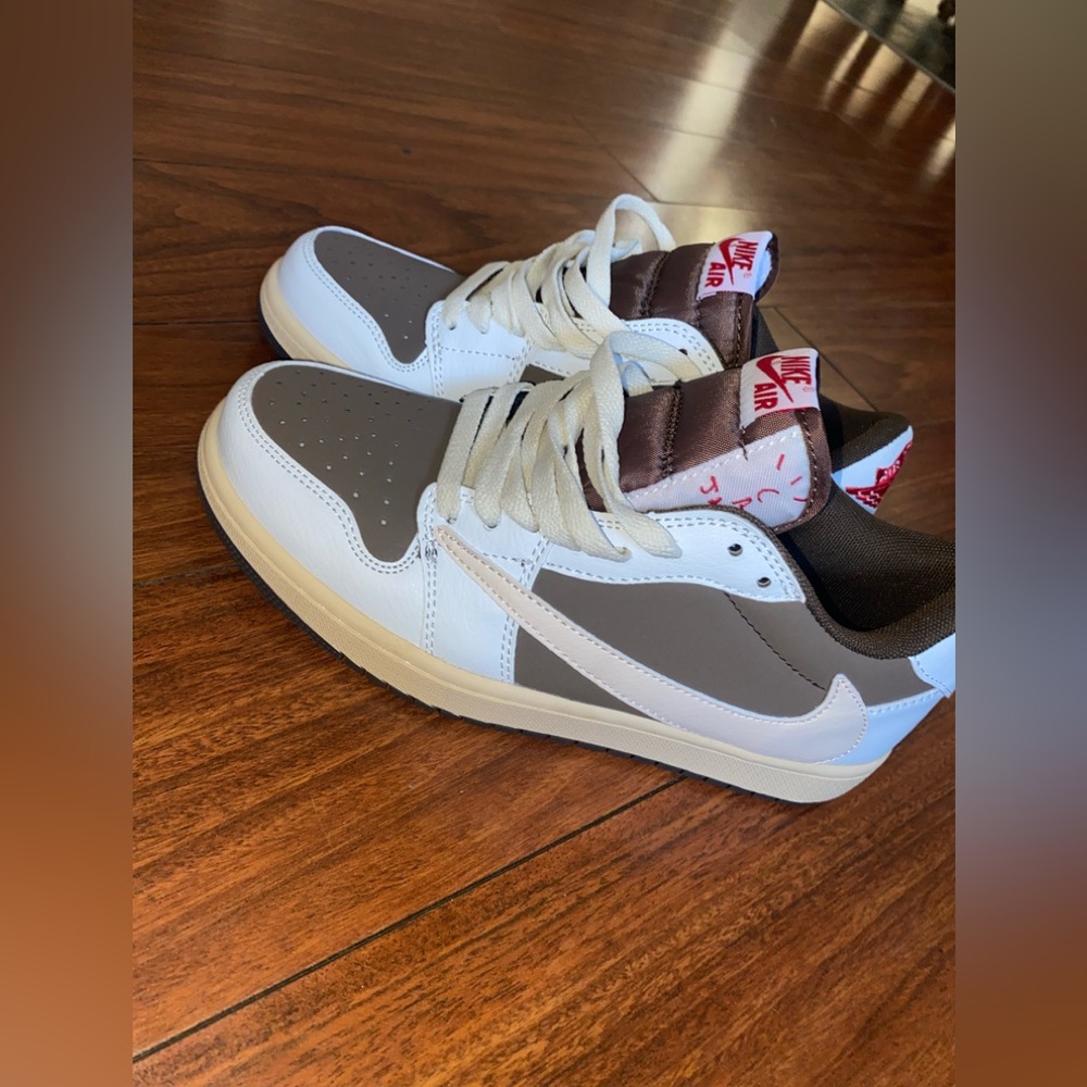 Jordan 1 Travis Scott reverse mocha